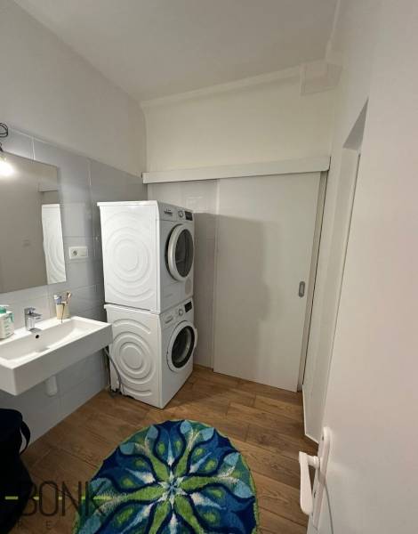 179138100 (10).jpg