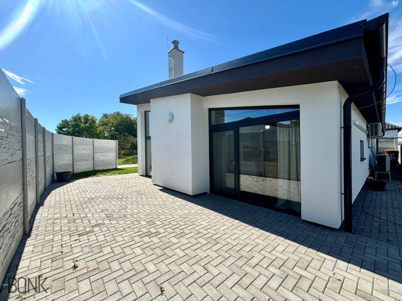 Dom z boku, terasa2.jpeg